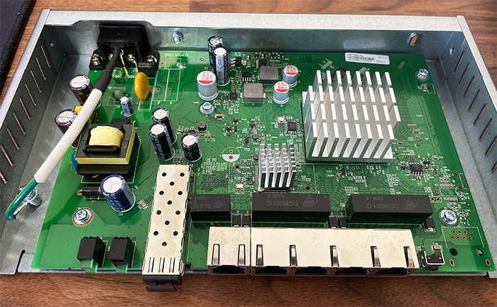 tp-link-tl-er7206-hardware