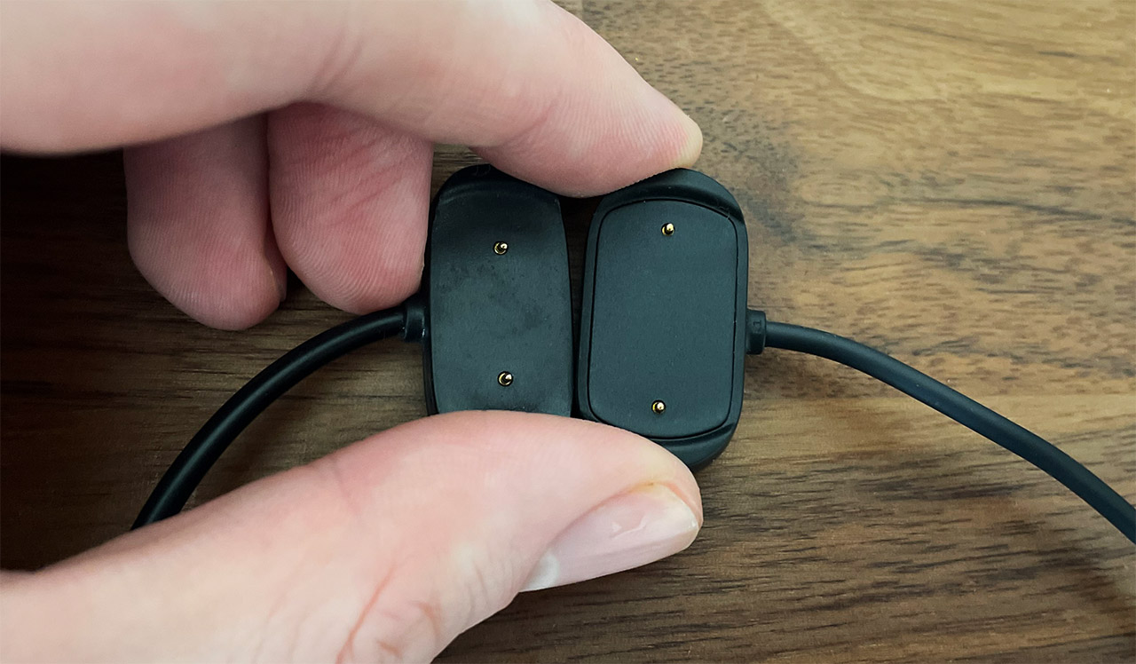 smartwatches-charging-magnetic pins