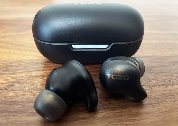 tozo-golden-x1-tws-earbuds-LED