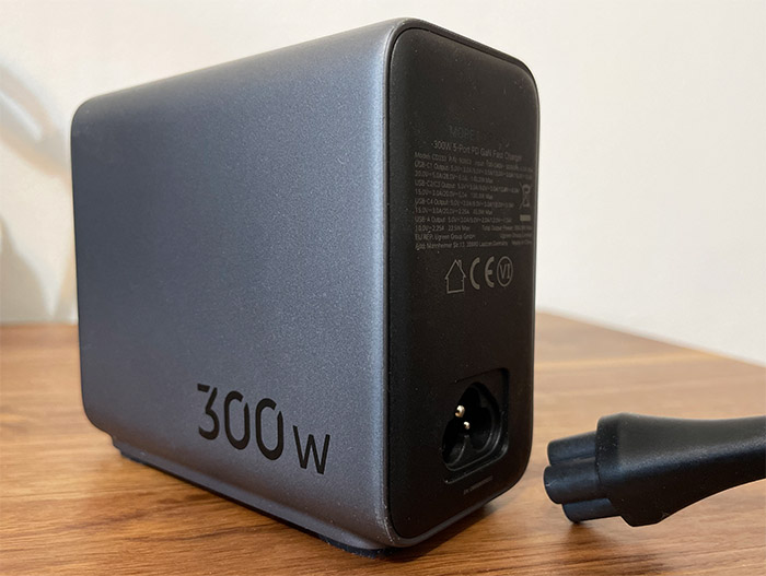 ugreen-nexode-300w-gan-charger-rear