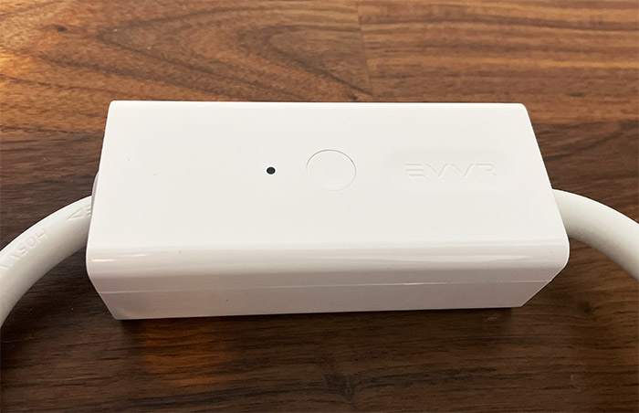 evvr-energy-monitoring-smart-plug-and-relay-close-up